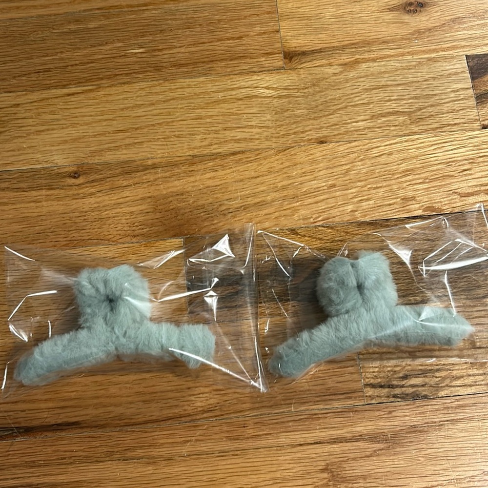 Fluffy claw clips